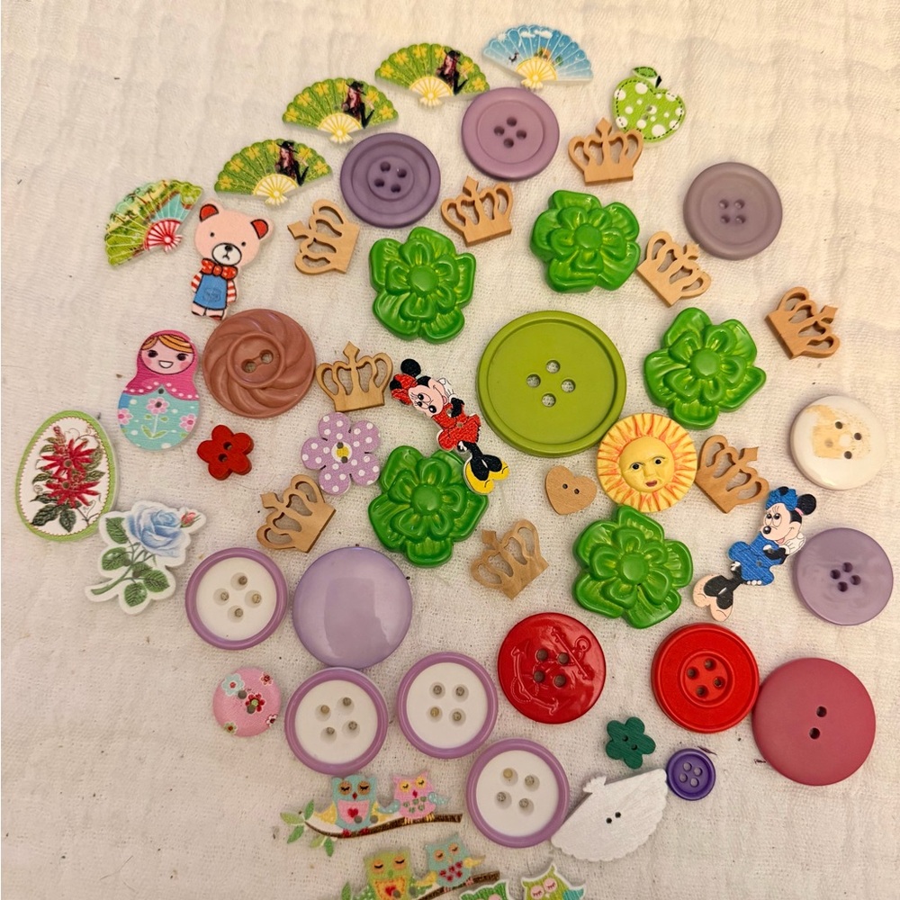 Craft buttons, sun, flowers, Disney’s fans, crowns